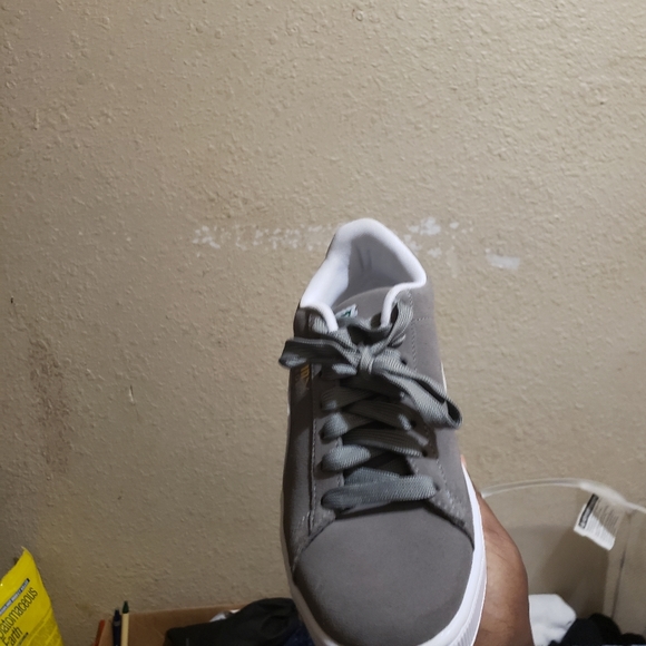 2 pair of pumas both are size 7 - Picture 5 of 7